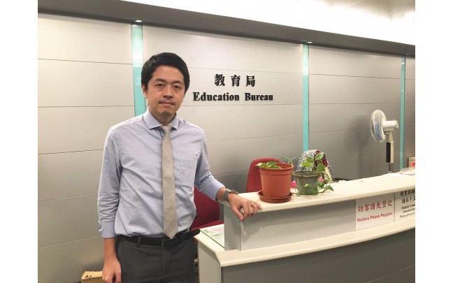 許智峯晤課程發展處 質詢洗腦教材
